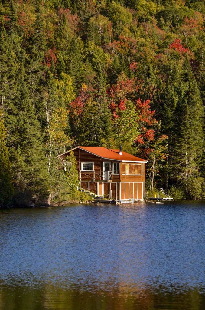 maison sur lac au canada